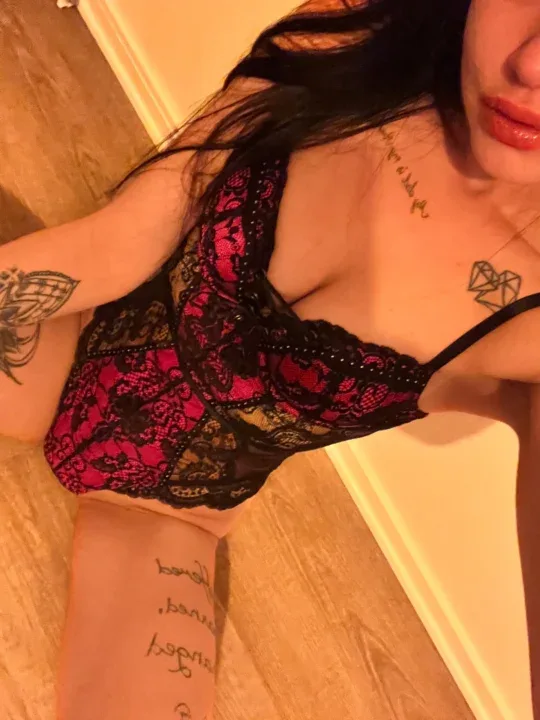 Spicygoddess Svenska OnlyFans model