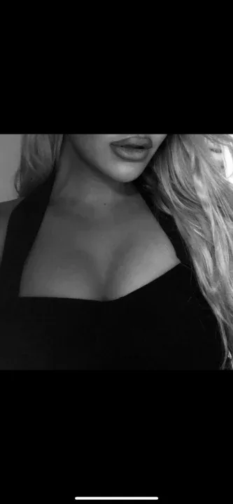 Issa Svenska OnlyFans model