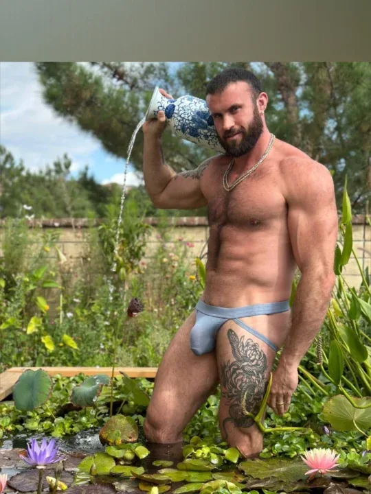 Hugeajax Svenska OnlyFans model