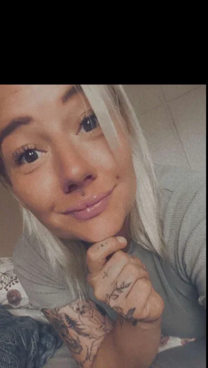 BlondiiGirl Svenska OnlyFans model