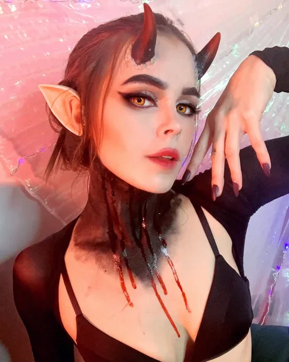 Yugoro Svenska OnlyFans model